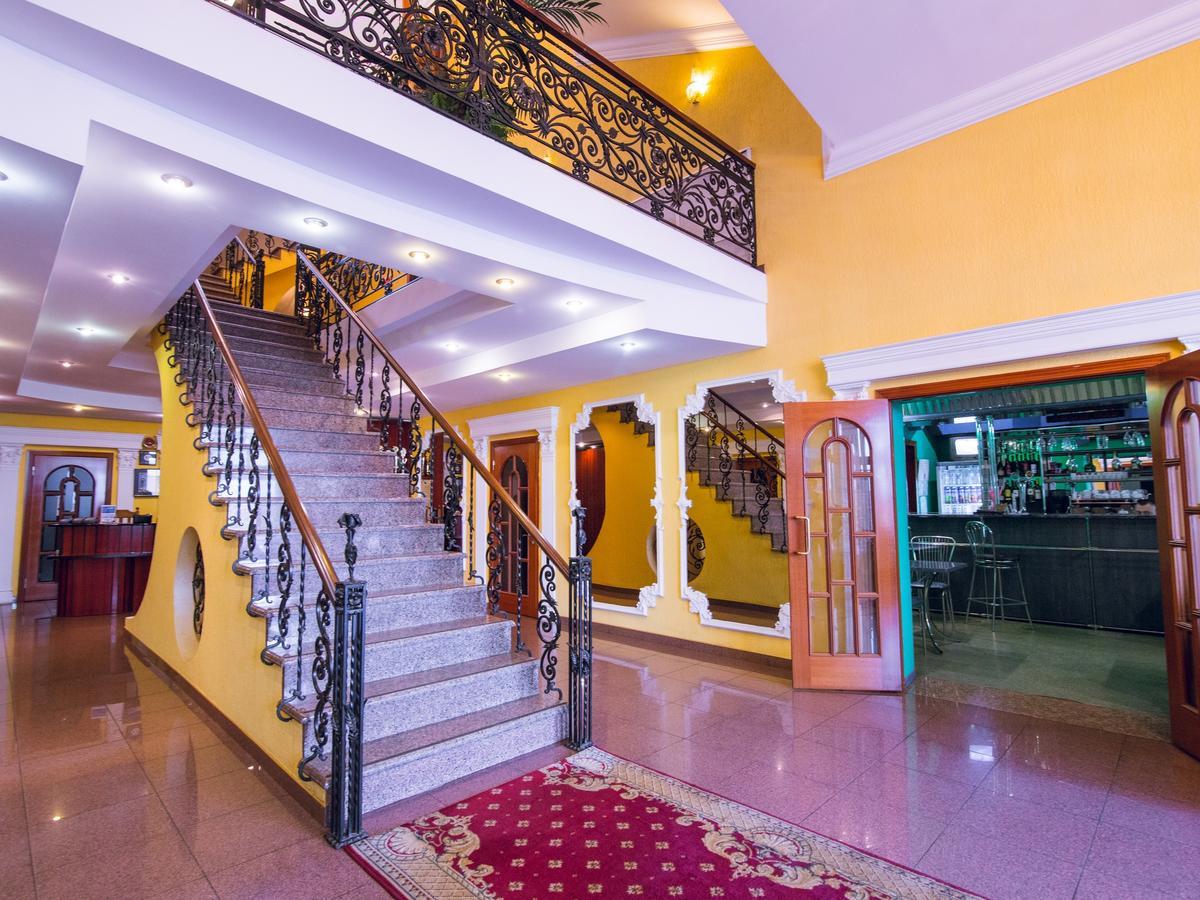 Versal Hotel Βίνιτσα Εξωτερικό φωτογραφία